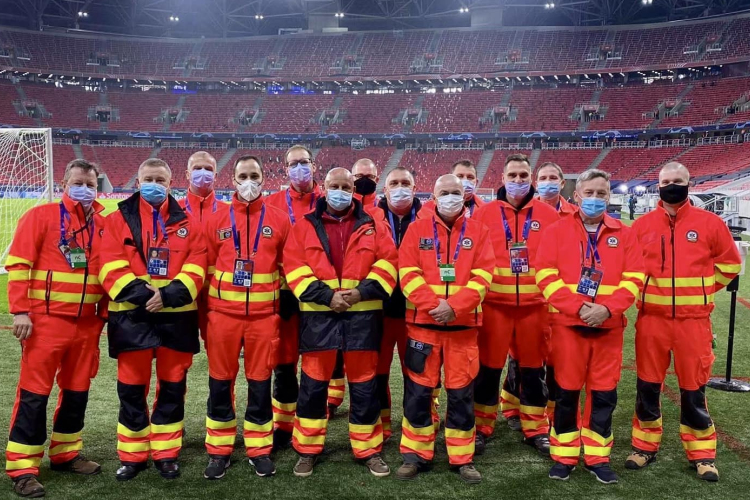 Rosszul lett egy szurkoló a tegnap válogatott meccs előtt, társai kezdték meg az újraélesztését