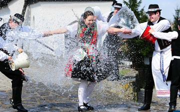 Az égből is locsolnak húsvétkor 