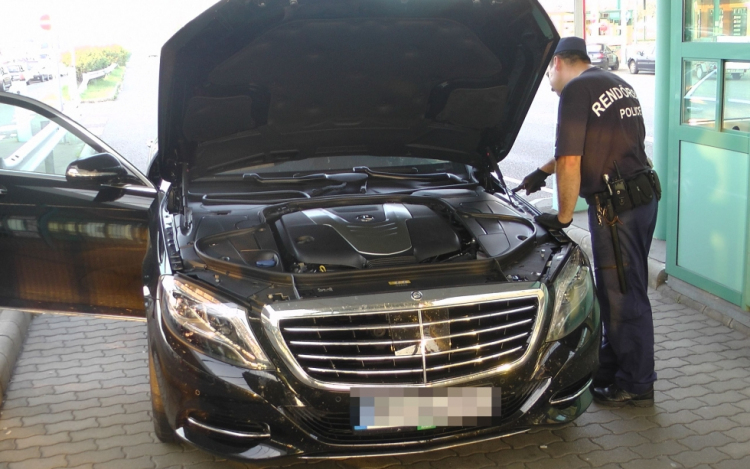 Nagy értékű autót foglaltak le a röszkei rendőrök - fotókkal