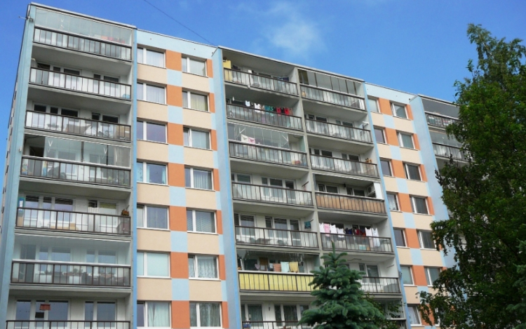 Kiugrott az ablakon, hogy eljusson az iskolába egy kisfiú Szegeden