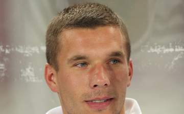 Podolski megfürdetett egy újságírót- Videóval-