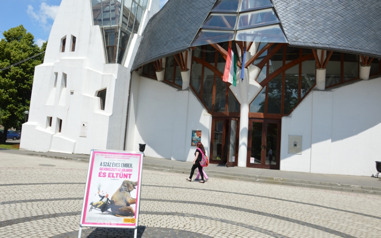 Túl hangos lenne a mozi?