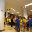 Állófogadás a Kálvin eredményes versenyzőinek.