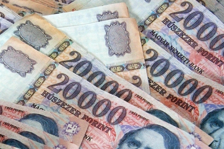 Erős hónapot tudhat maga mögött a forint