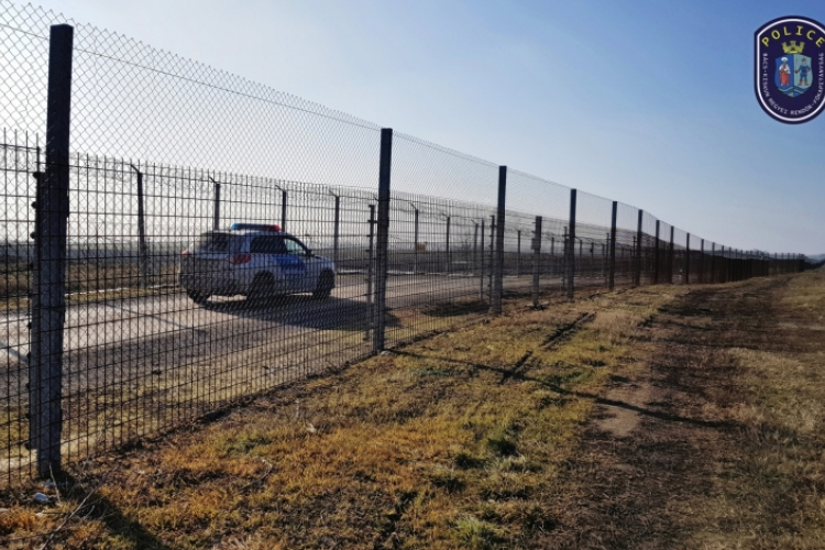 Több mint háromszáz határsértővel szemben intézkedtek a hétvégén