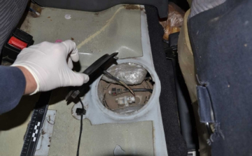 Marihuána a hátsó ülés alatt