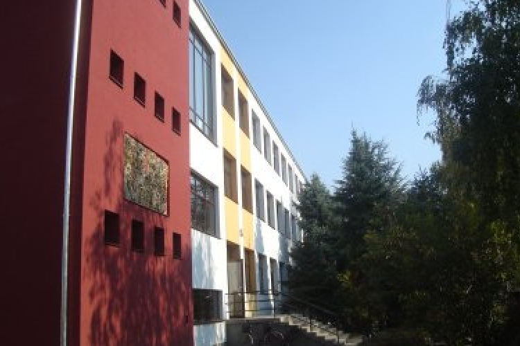 November végére megújul a makói Juhász Gyula Gimnázium és Szakképző Iskola elektromos és világítási rendszere