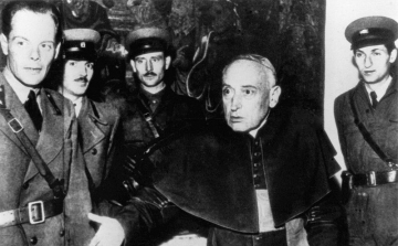 Harmincnyolc napon át vallatták, kínozták Mindszentyt, mielőtt elítélték