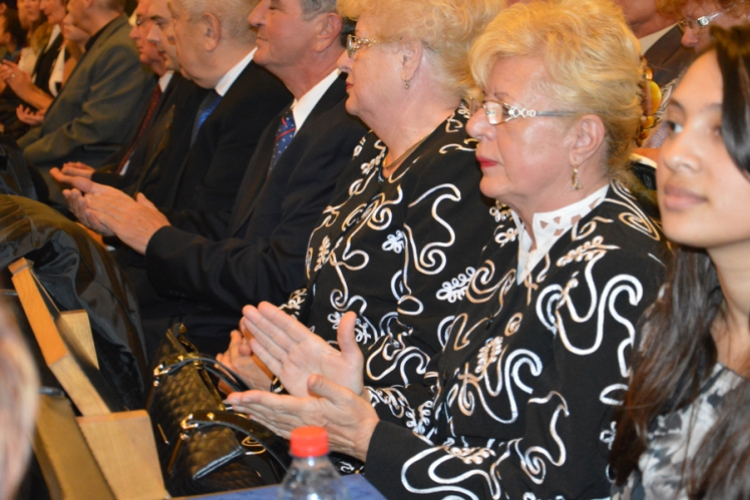 Alakuló ülés és zászlófelvonás Makón