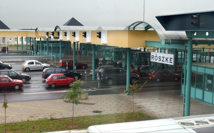 Röszke helyett válassza a kisebb átkelőket!