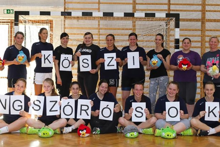 Évértékelő a női kézisekkel: Köszi Lángszórósok
