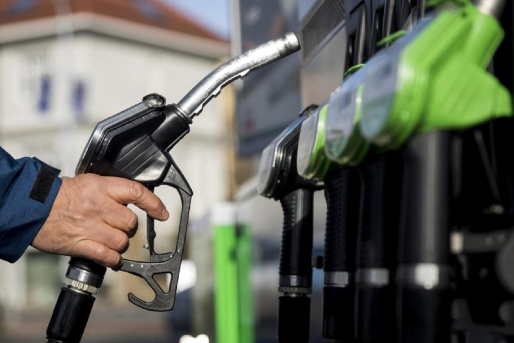 Az OMV-nél is csak 50 liter üzemanyag tankolható hatósági áron