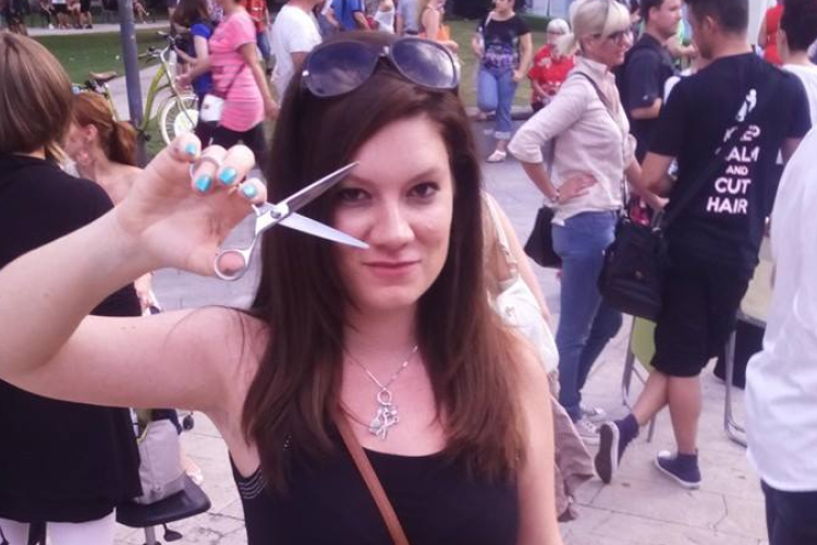 A csend ritmusa irányít- Interjú Varga Enikő hallássérült fodrásszal VIDEÓVAL