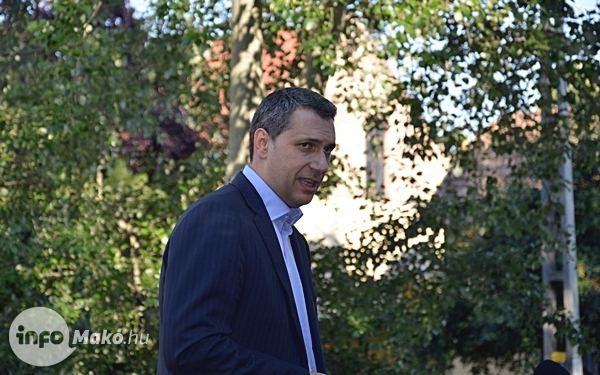 Lázár Makón fórumozik