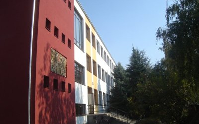 November végére megújul a makói Juhász Gyula Gimnázium és Szakképző Iskola elektromos és világítási rendszere