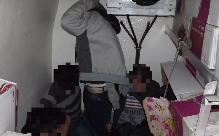 Embercsempész Kiszomboron