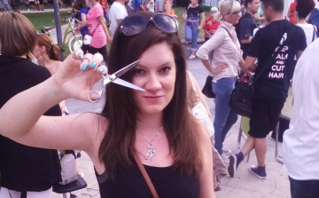 A csend ritmusa irányít- Interjú Varga Enikő hallássérült fodrásszal VIDEÓVAL