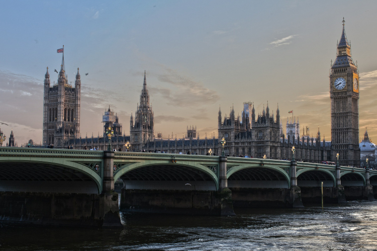 Egyetlen ország sem maradt a brit kormány vörös utazási listáján