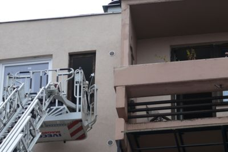 Idős hölgyet mentettek a tűzoltók