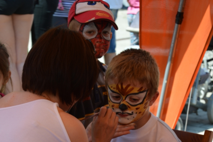 Gyereknap a Hagymaház mögött