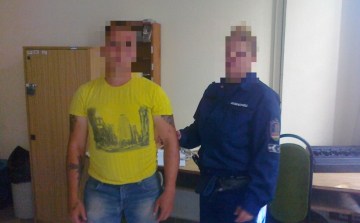 Rokonnak, ismerősnek adta ki magát