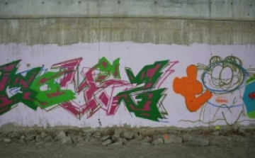 Összefestették a hidat