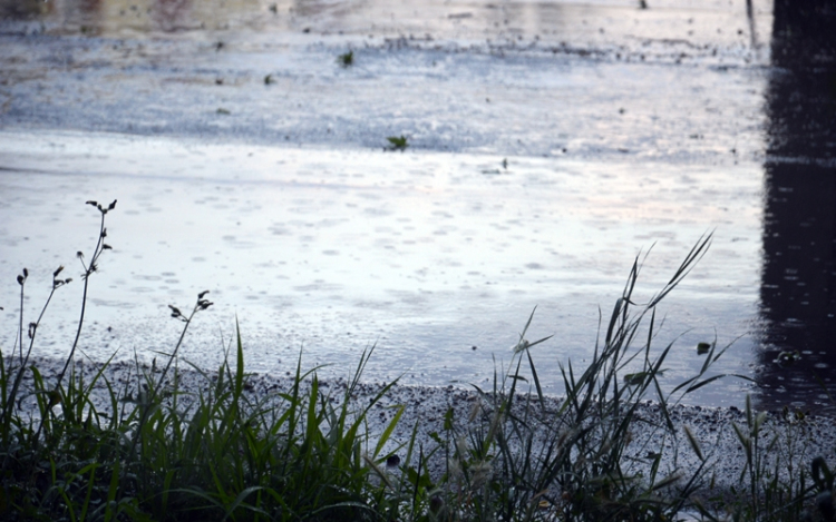 Záporral és jéggel kezdett a hét