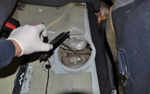 Marihuána a hátsó ülés alatt