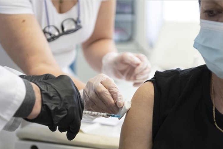 Müller: a beoltottak mindössze 0,2 százaléka fertőződött újra