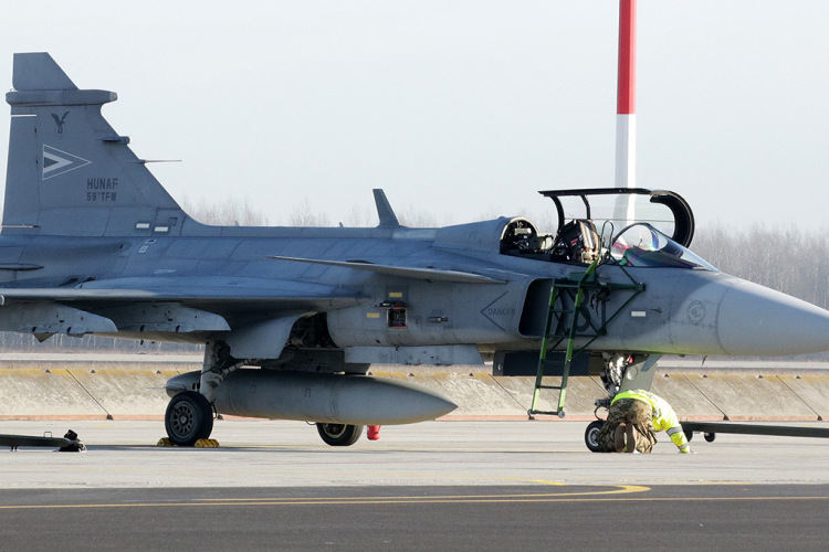 Több város felett gyakorlatoznak a Gripenek