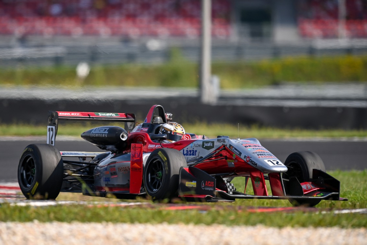 A második hazai pályán