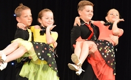 Táncoló íriszek a Hagymaházban