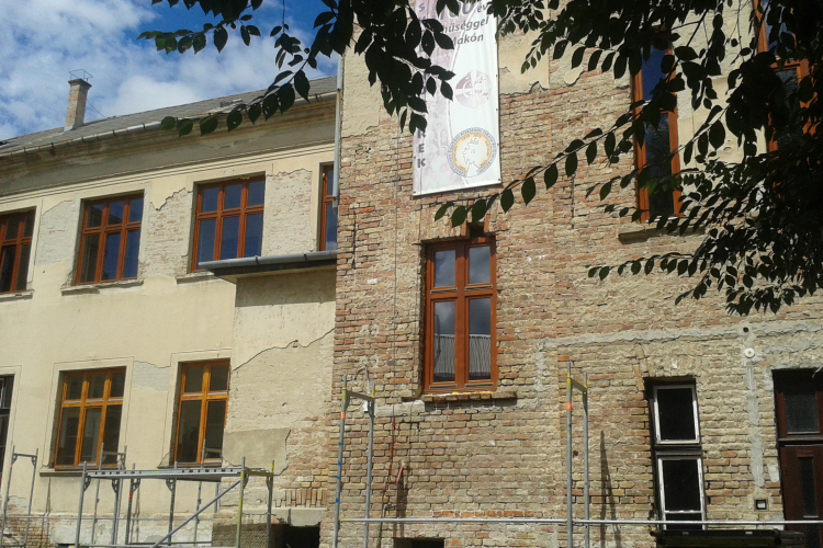 100 milliós pályázatból újul meg a SZIGNUM 