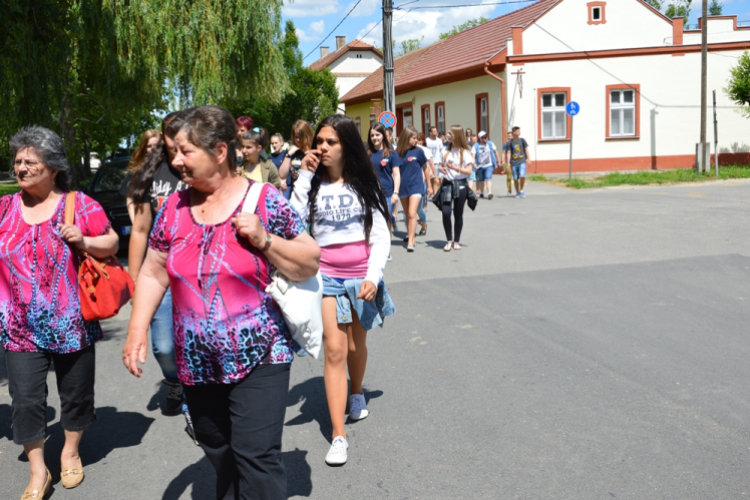 SZÍVesen sétálnék veled