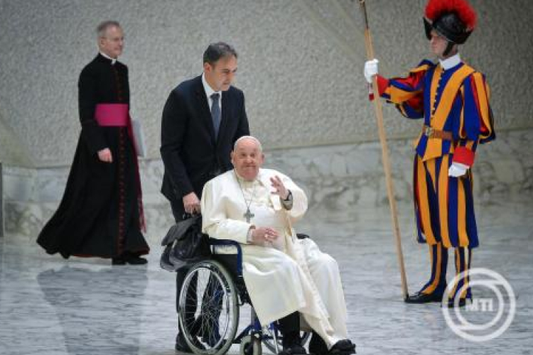 Ferenc pápát kivizsgálják a római Gemelli kórházban