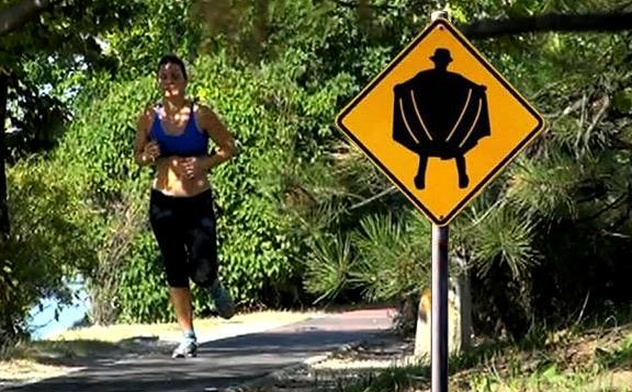 Futó nőket zaklatott a  deszki szatír