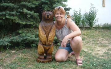 Fából készít szobrokat a makói művészettanár