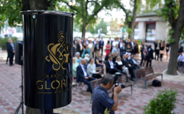 Megnyílt a Glorius Grand Hotel!