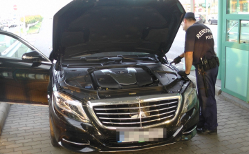 Nagy értékű autót foglaltak le a röszkei rendőrök - fotókkal