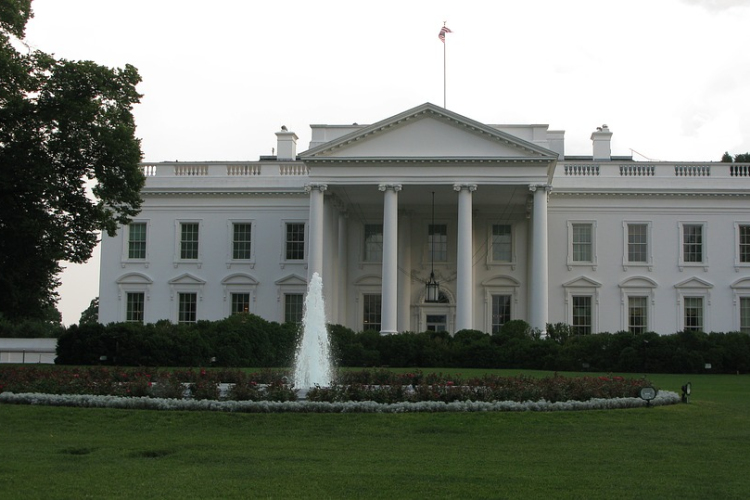 Letartóztattak egy nőt, aki a gyanú szerint a ricint küldte a Fehér Házba 