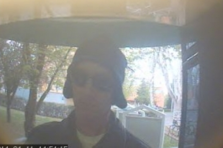 Pénzt vett fel a lopott kártyáról