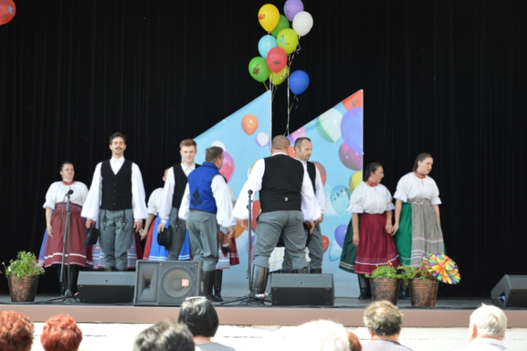 Gyereknap a Hagymaház mögött