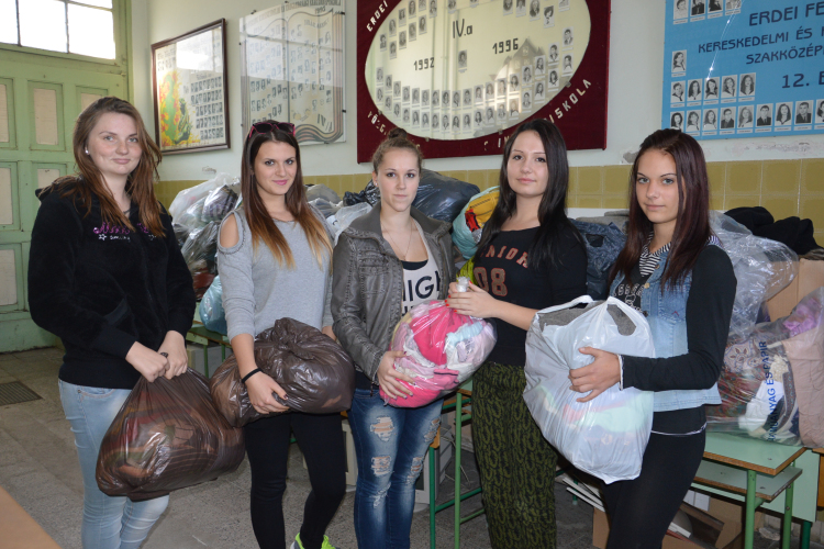 Sikeresen zárult a ruhagyűjtés a KERIben- Videóval -