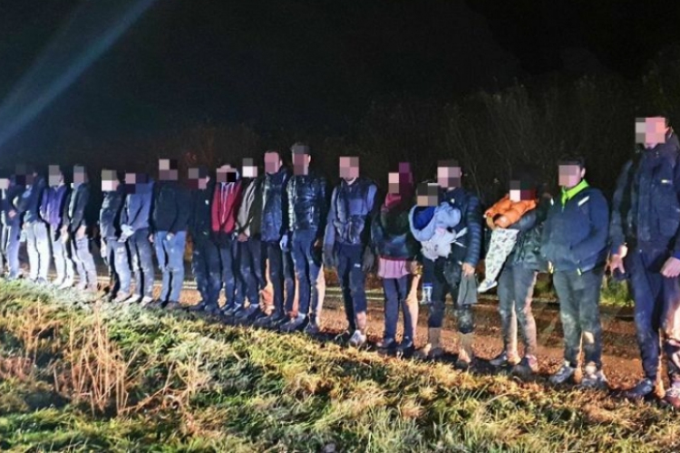 Több tucat határsértőt tartóztattak fel Csongrád megyében az éjszaka