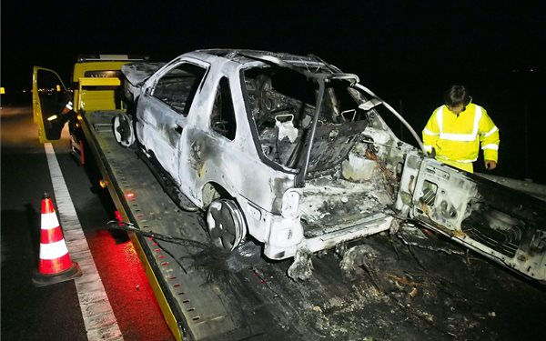 Kiégett egy személyautó Makó határában