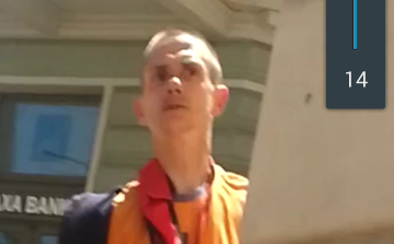 Az ablakon mászott be a rabló