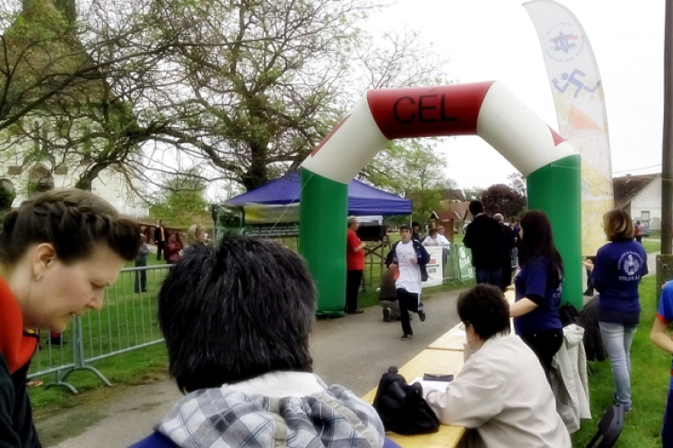 Futás a múltba - tömegfutóverseny Földeák és Óföldeák között