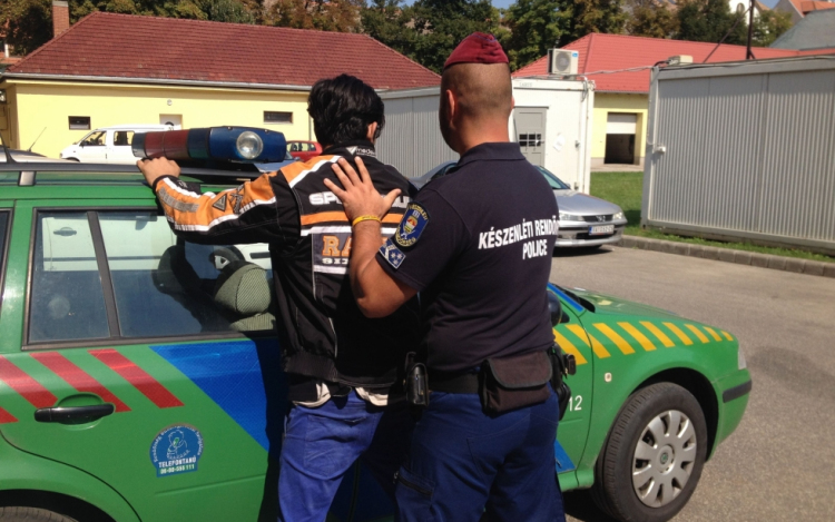 Ausztriába tartottak az embercsempészek