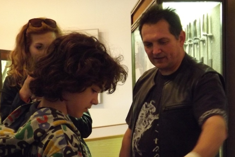 Interaktív fegyverkiállítást rendeztek a makói múzeumban.