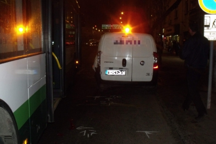 Trolibusz ütközött pénzszállítóval Szegeden